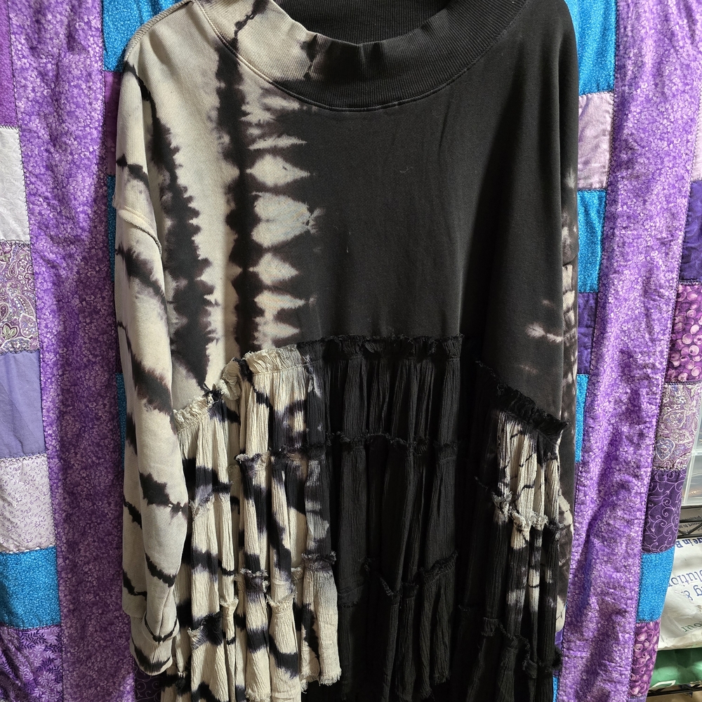 Tie-Dye Black and Cream Sweatshirt